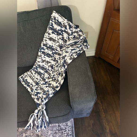 New Handmade Crochet Baby Blanket - Picture 2 of 4